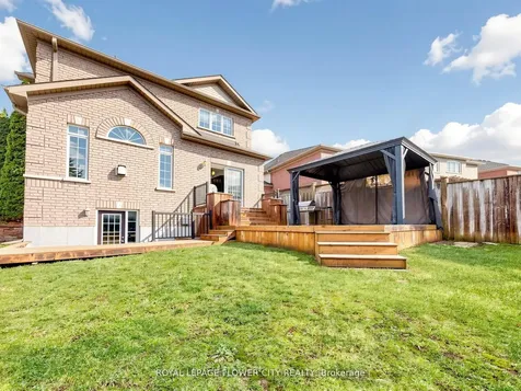 2 Don Morris Court Clarington ON L1C 5P7