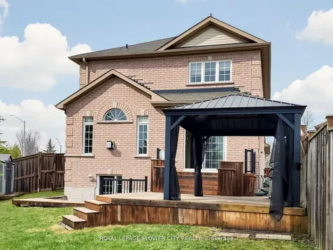 2 Don Morris Court Clarington ON L1C 5P7