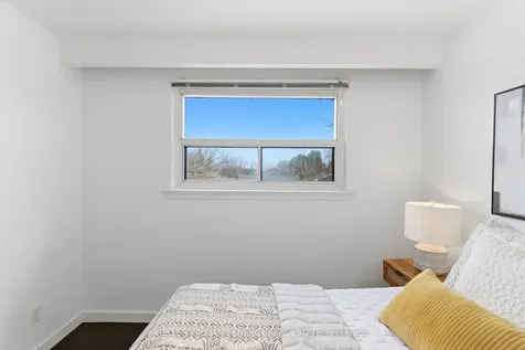 20 Ravenview Drive Toronto ON M1E 3M1