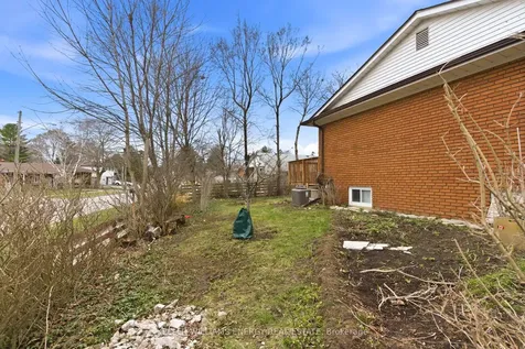 20 Ravenview Drive Toronto ON M1E 3M1
