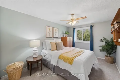 1360 Sunnybrae Crescent Oshawa ON L1H 8E5