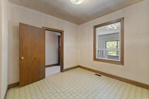 328 Donlands Avenue Toronto ON M4J 3R9