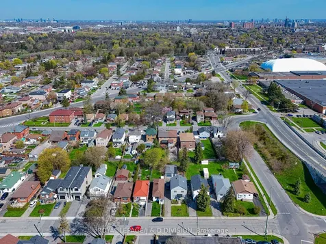 20 Glasgow Avenue Toronto ON M1K 1C1