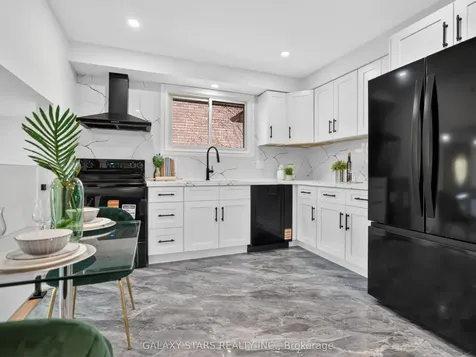 330 Cumberland Court Oshawa ON L1H 8E7