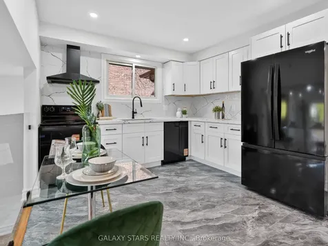 330 Cumberland Court Oshawa ON L1H 8E7