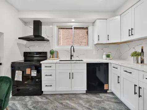 330 Cumberland Court Oshawa ON L1H 8E7
