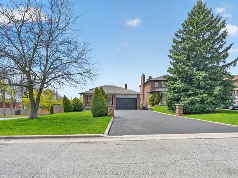 330 Cumberland Court Oshawa ON L1H 8E7