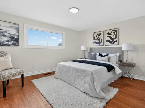 330 Cumberland Court Oshawa ON L1H 8E7