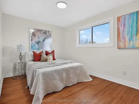 330 Cumberland Court Oshawa ON L1H 8E7