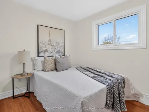 330 Cumberland Court Oshawa ON L1H 8E7