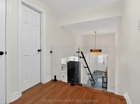330 Cumberland Court Oshawa ON L1H 8E7