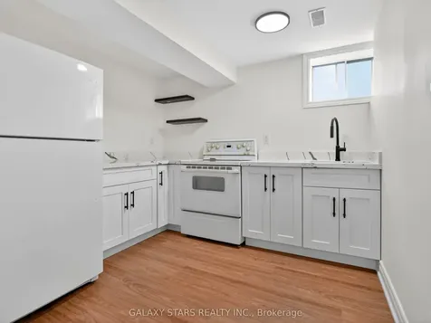 330 Cumberland Court Oshawa ON L1H 8E7