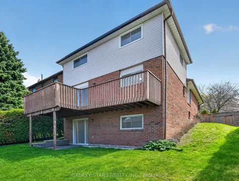 330 Cumberland Court Oshawa ON L1H 8E7
