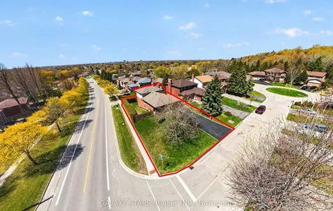 330 Cumberland Court Oshawa ON L1H 8E7