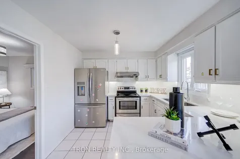 256 Alexmuir Boulevard Toronto ON M1V 1T7