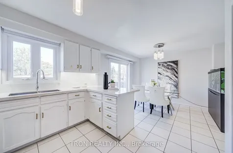 256 Alexmuir Boulevard Toronto ON M1V 1T7