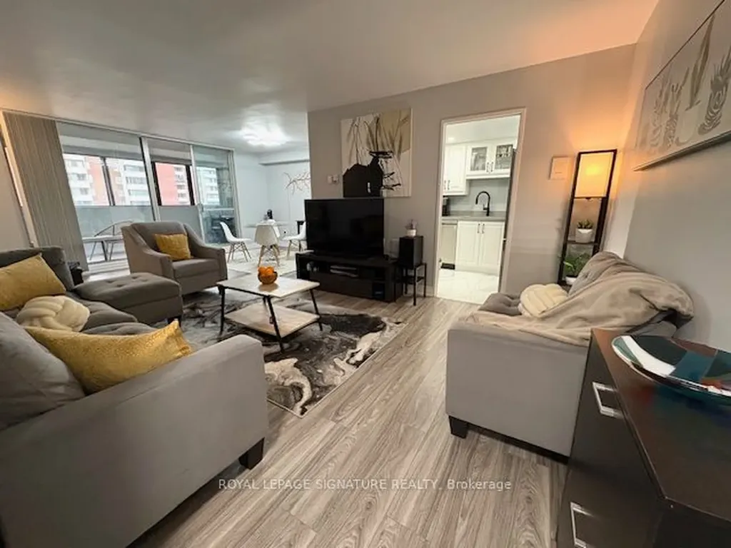 5 Massey Square Toronto ON M4C 5L6