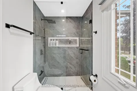 914 Sproule Crescent Oshawa ON L1K 2C8