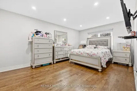 914 Sproule Crescent Oshawa ON L1K 2C8