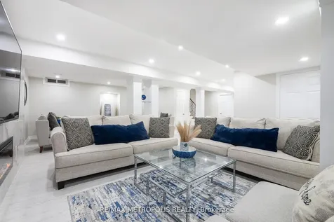 914 Sproule Crescent Oshawa ON L1K 2C8