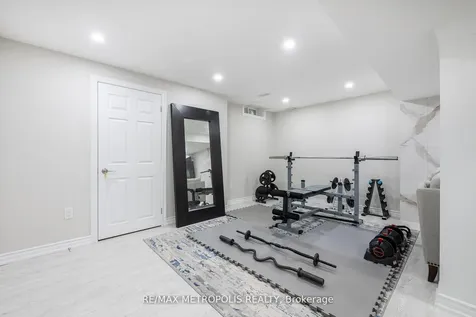 914 Sproule Crescent Oshawa ON L1K 2C8