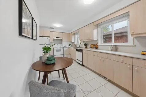 19 Madrid Street Toronto ON M1P 4L7