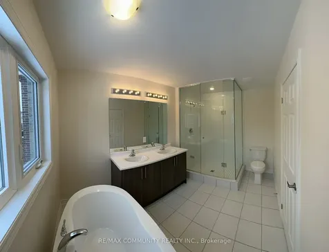 59 Mountainside Crescent Whitby ON L1R 0P4