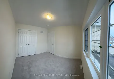 59 Mountainside Crescent Whitby ON L1R 0P4
