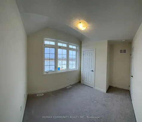 59 Mountainside Crescent Whitby ON L1R 0P4
