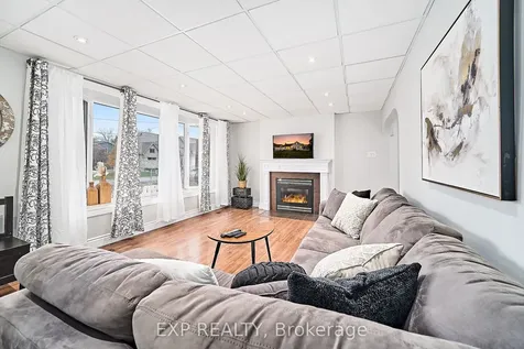17 Eastwood Avenue N Oshawa ON L1G 3Y5