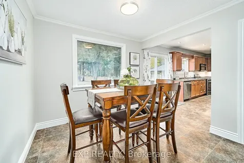 17 Eastwood Avenue N Oshawa ON L1G 3Y5