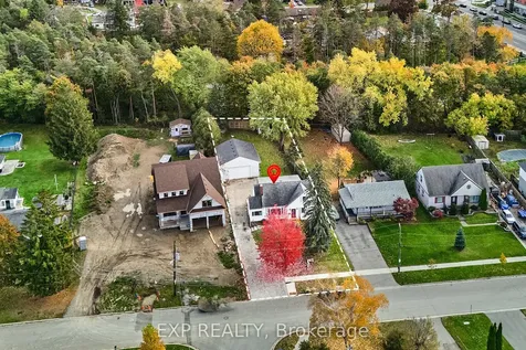 17 Eastwood Avenue N Oshawa ON L1G 3Y5