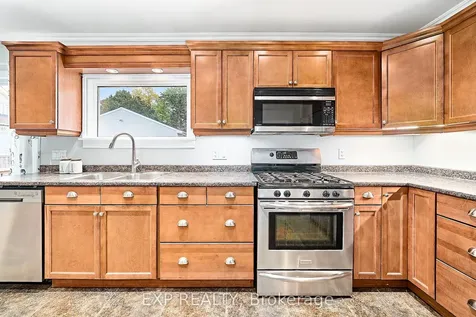 17 Eastwood Avenue N Oshawa ON L1G 3Y5