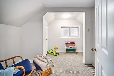 17 Eastwood Avenue N Oshawa ON L1G 3Y5