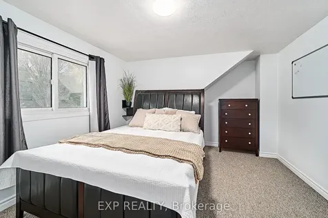 17 Eastwood Avenue N Oshawa ON L1G 3Y5