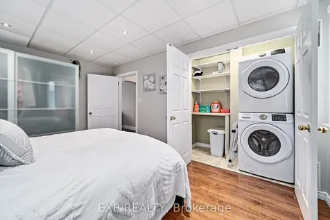 17 Eastwood Avenue N Oshawa ON L1G 3Y5