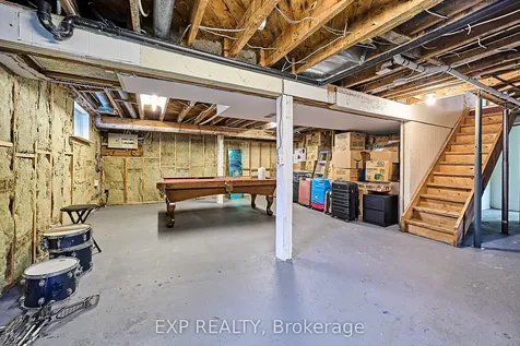 17 Eastwood Avenue N Oshawa ON L1G 3Y5