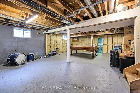 17 Eastwood Avenue N Oshawa ON L1G 3Y5
