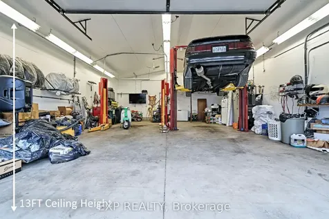 17 Eastwood Avenue N Oshawa ON L1G 3Y5