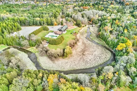 17 Eastwood Avenue N Oshawa ON L1G 3Y5