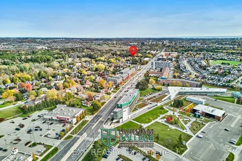 17 Eastwood Avenue N Oshawa ON L1G 3Y5