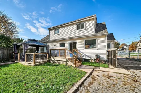 17 Eastwood Avenue N Oshawa ON L1G 3Y5