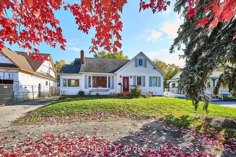 17 Eastwood Avenue N Oshawa ON L1G 3Y5