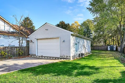 17 Eastwood Avenue N Oshawa ON L1G 3Y5