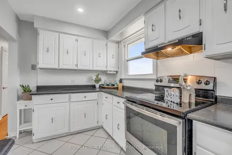 611 Harriet Street Whitby ON L1N 1L4