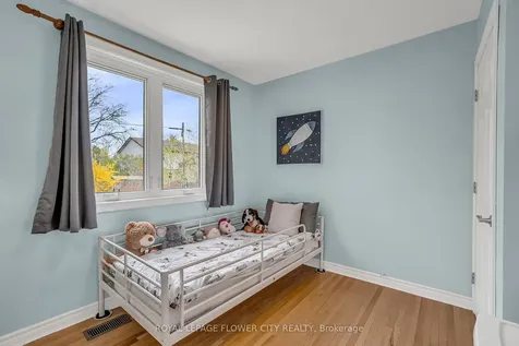 611 Harriet Street Whitby ON L1N 1L4