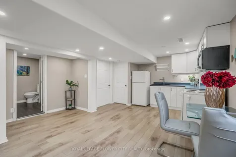 611 Harriet Street Whitby ON L1N 1L4