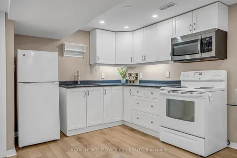 611 Harriet Street Whitby ON L1N 1L4