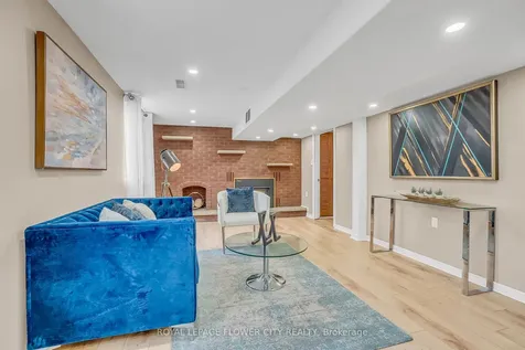 611 Harriet Street Whitby ON L1N 1L4