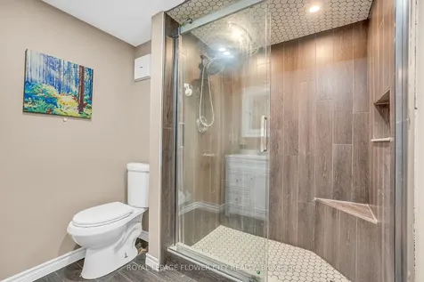 611 Harriet Street Whitby ON L1N 1L4